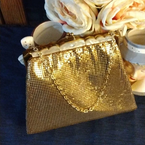 Vintage,Whiting&Davis # 2981,Gold Metallic Evening Bag with Mother of Pearl top. - Picture 15 of 16